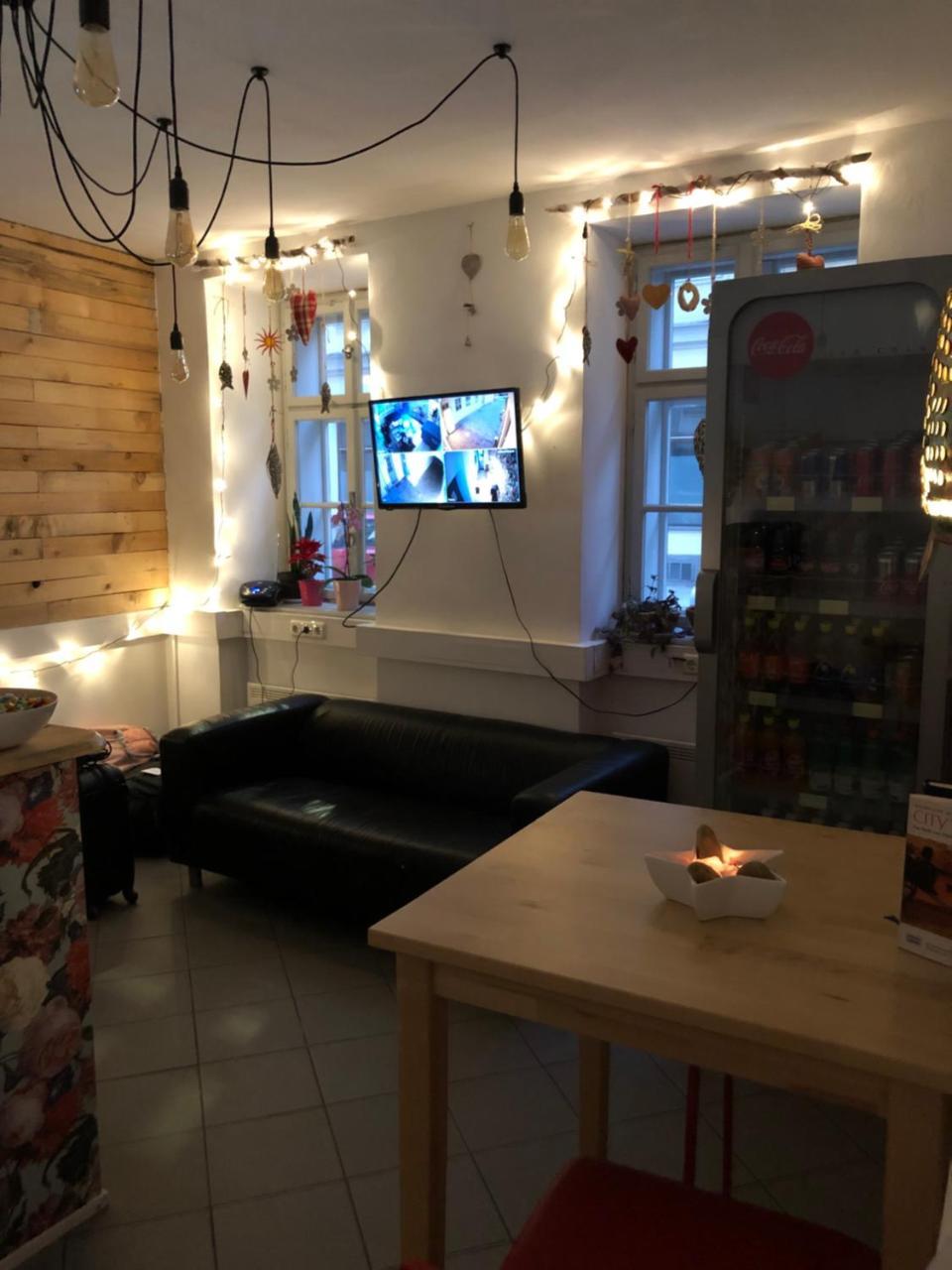 Boutique Hostel Zum Goldenen Kegel Wenen Buitenkant foto